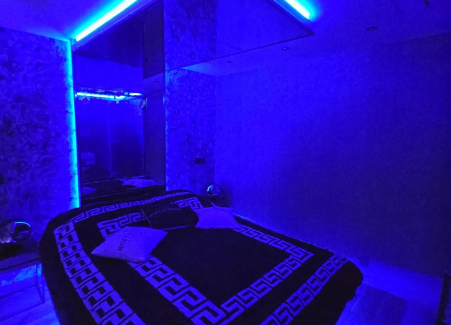 Romantic Room La Mure Apartman
